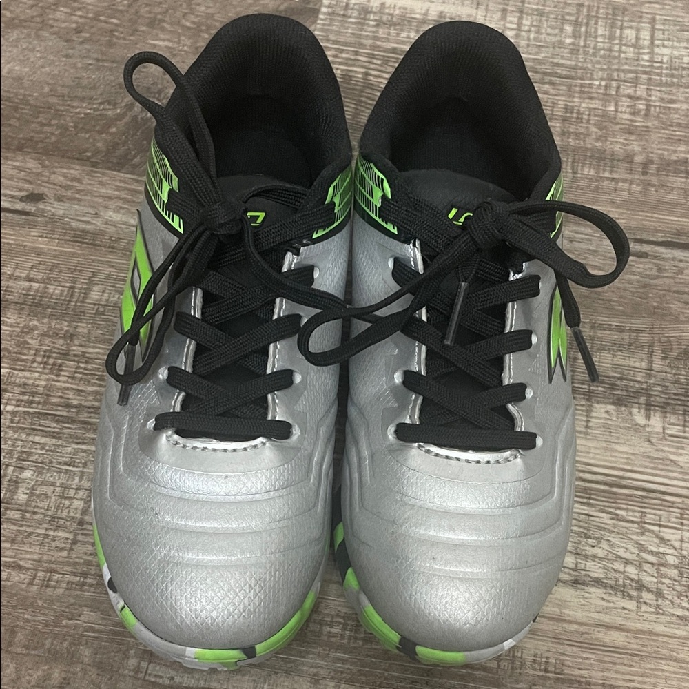 LOTTO Silver and Neon Green Sports Shoes {indoor soccer)
